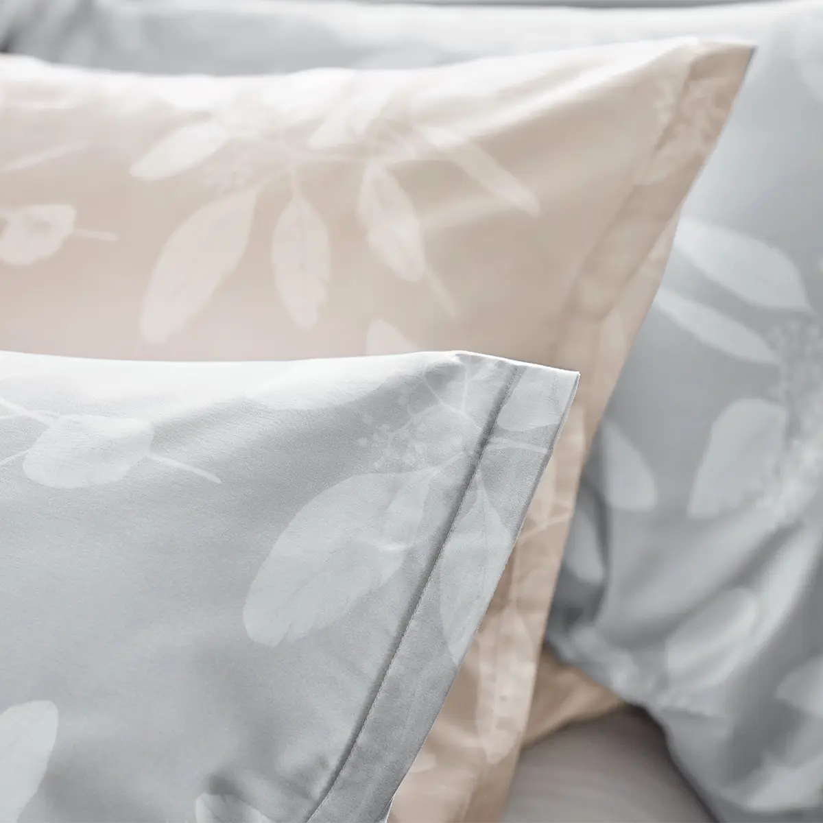 Omeo Gris und Beige Satin Bettwäsche