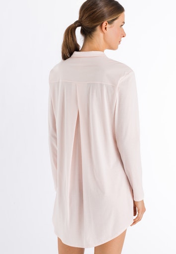 HANRO_Basic_Nachthemd_Cotton_Deluxe_Nightdresse_Damen-Nachtwasche_071334_077958 Detail Rückenfalte in Nightdress Cotton-Deluxe