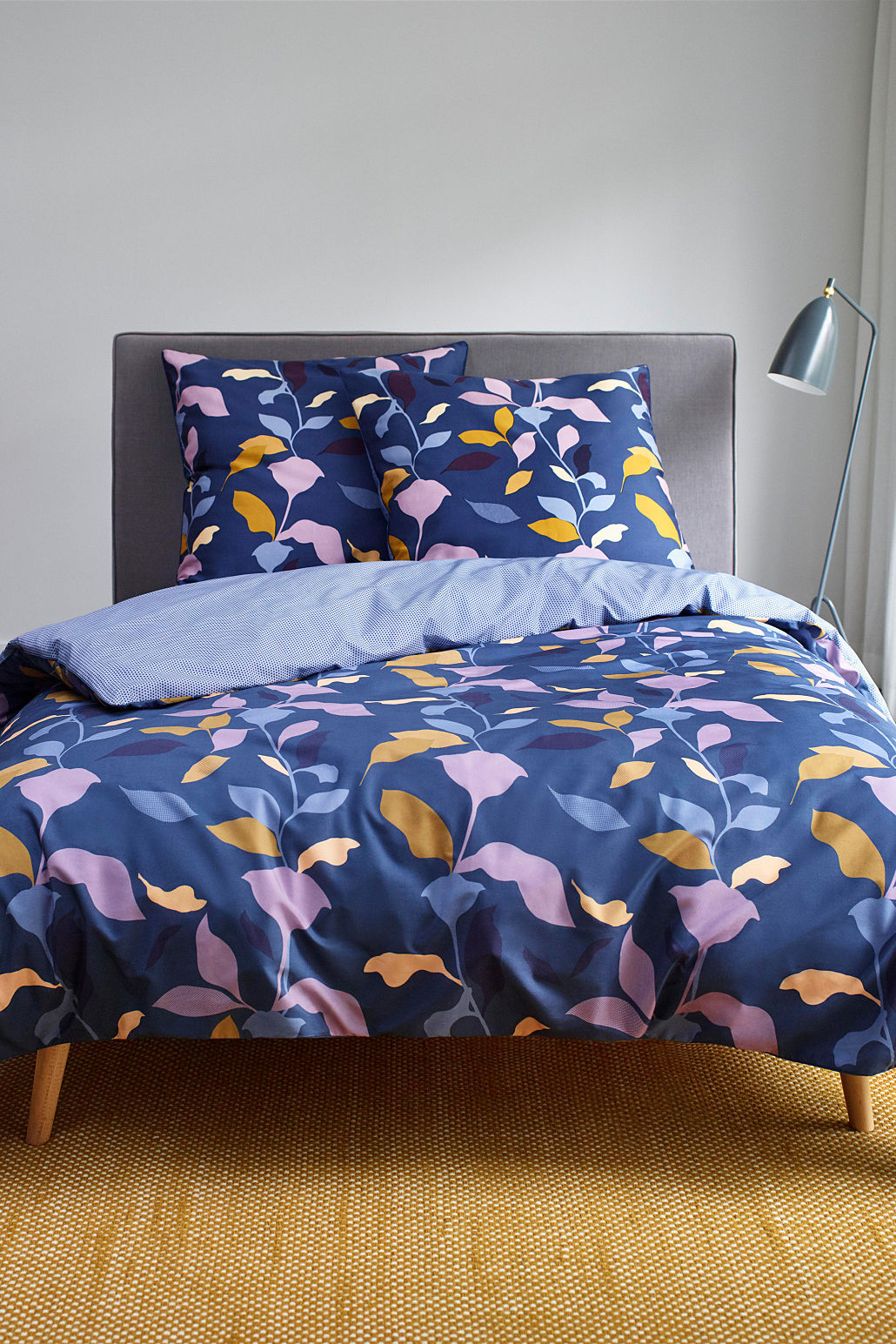 Bettwasche-Megan-von-Esprit-auf-Boxspringbett Wendebettwäsche MEGAN von ESPRIT