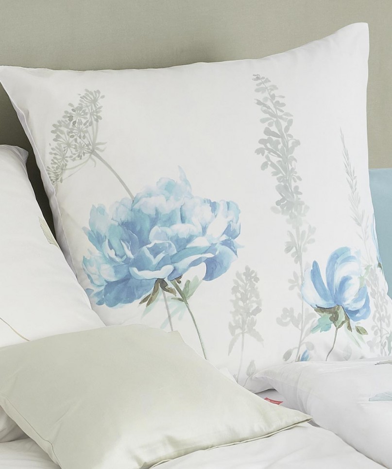 42072-Blumenmuster-in-blau-auf-Kissenbezug-hintergrund-weiss Detailmuster in blau und petrol