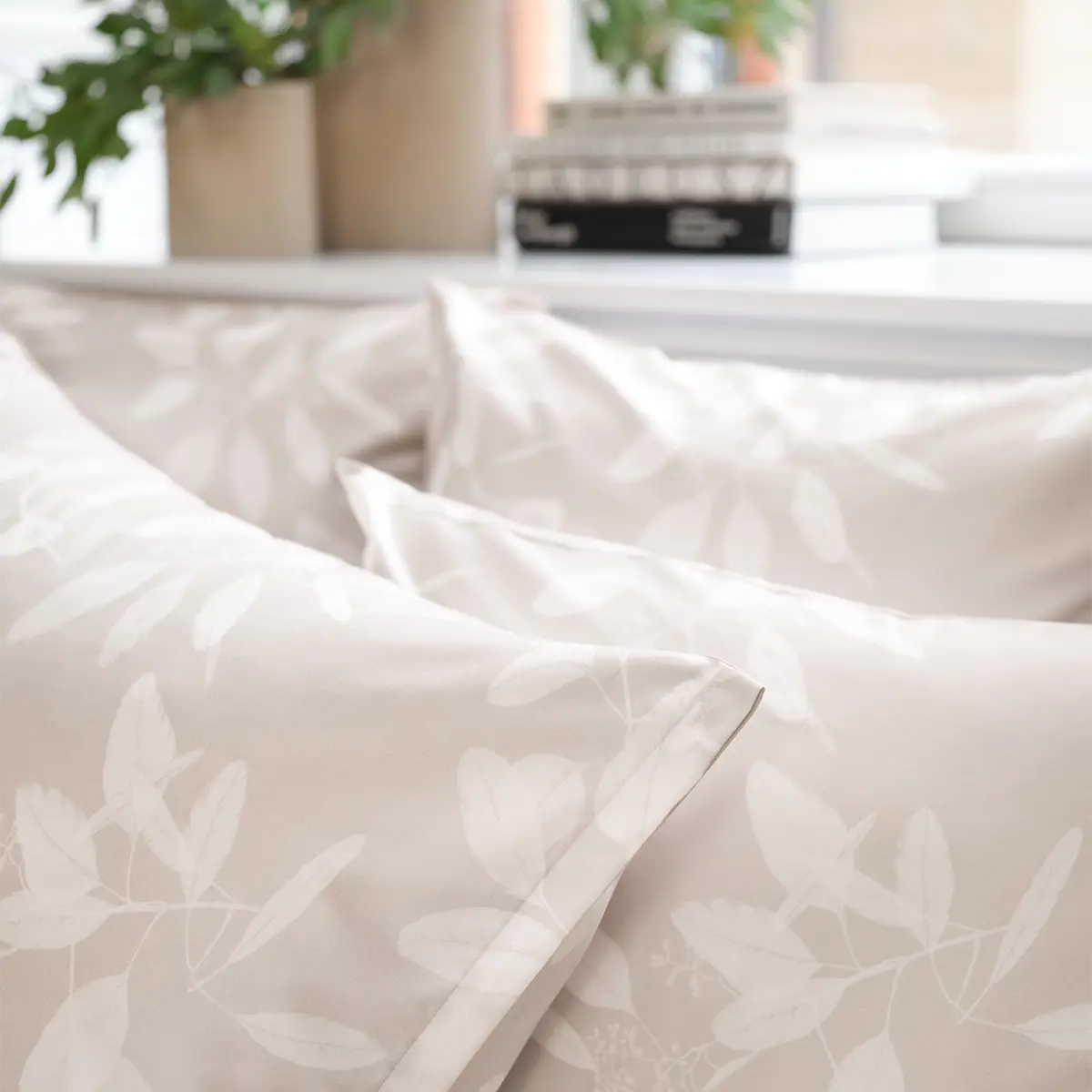 Omeo Beige Satin Bettwäsche