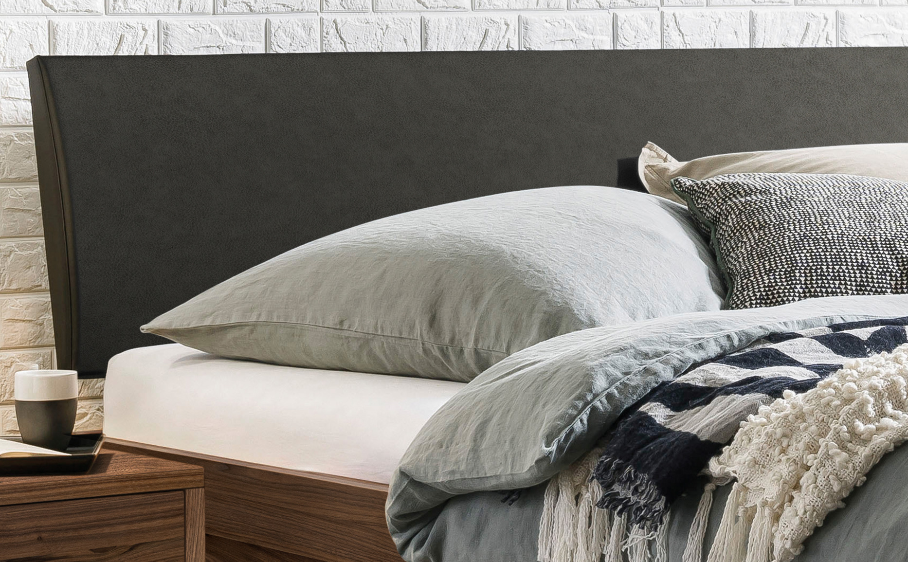 Singlebett Sondrio Nussbaum massiv Singlebett Sondrio Nussbaum massiv
