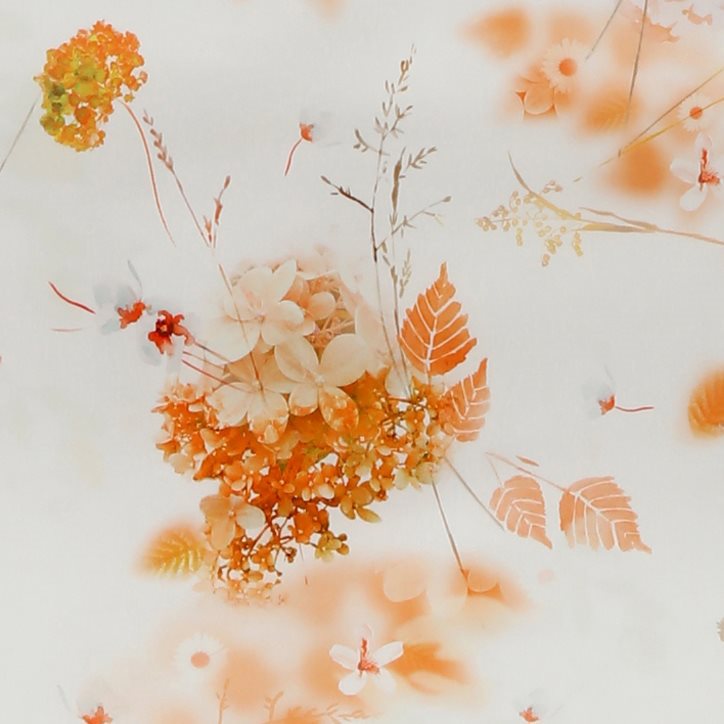 50-202-12-Ajana-orange-Detailansicht Tamara R satin Bettwäschedetail Ajana orange mit Blumen