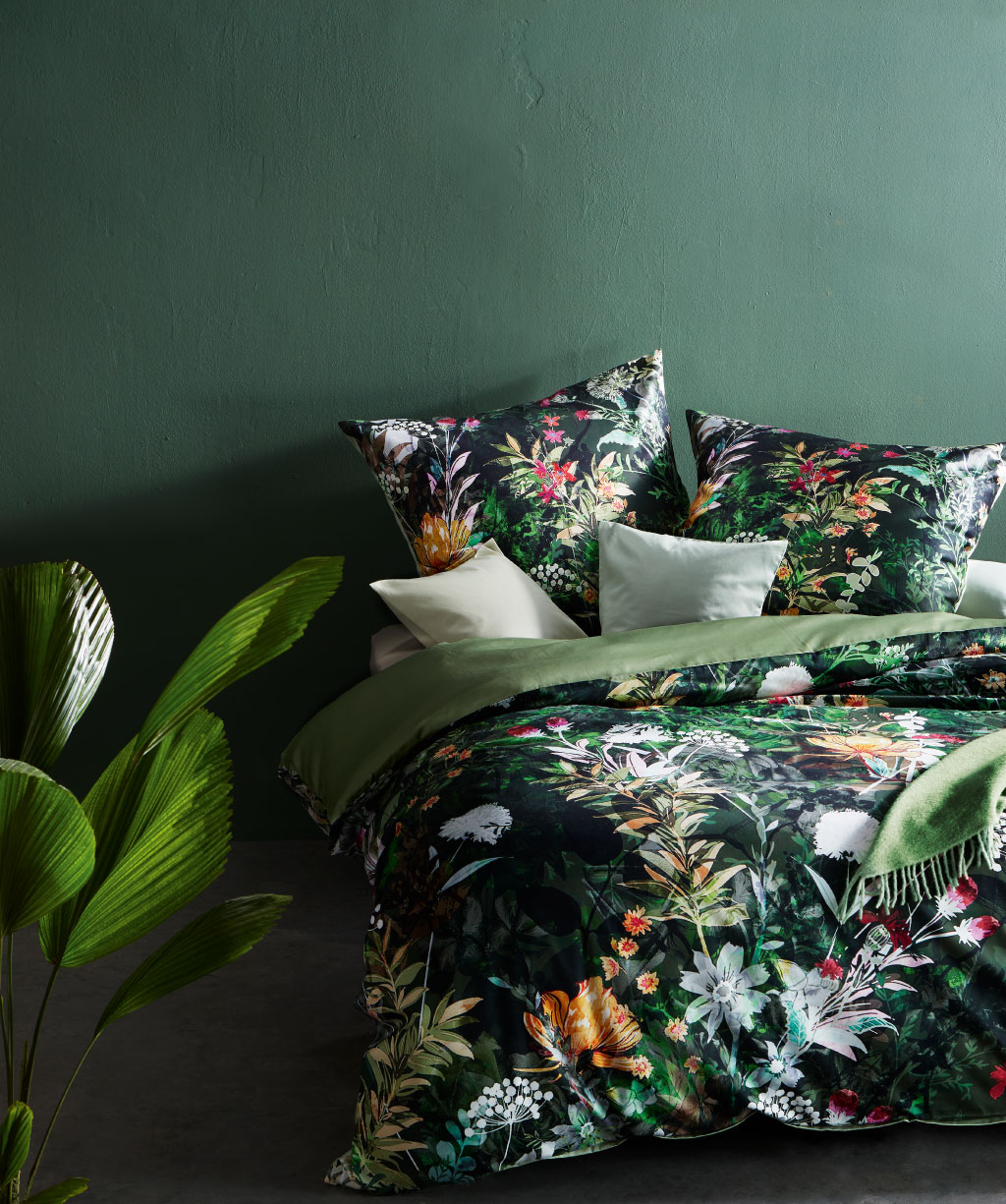 Gruene-wendebettwaesche-mit-bueten-und-pflanzen-von-fleuresse-4294-5 Herbst-Bettwäsche mit Blüten und Grünpflanzen