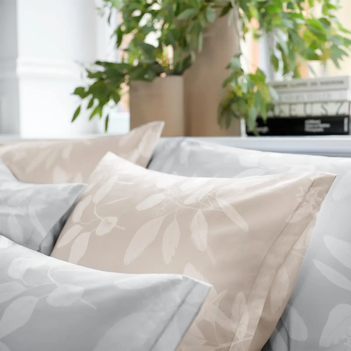 Omeo Gris und Beige Satin Bettwäsche