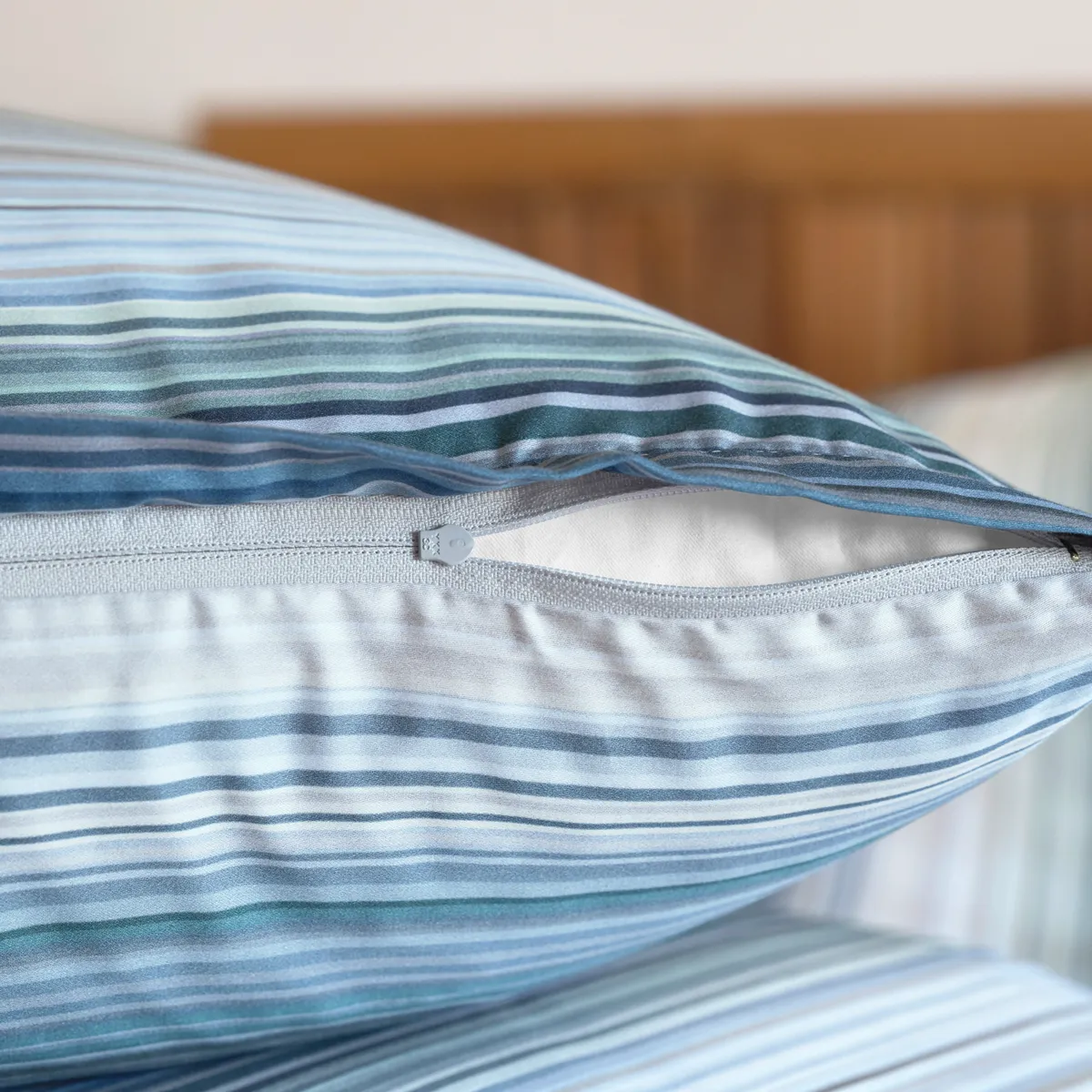 Loris – Feine Streifen in moderner Farbvielfalt