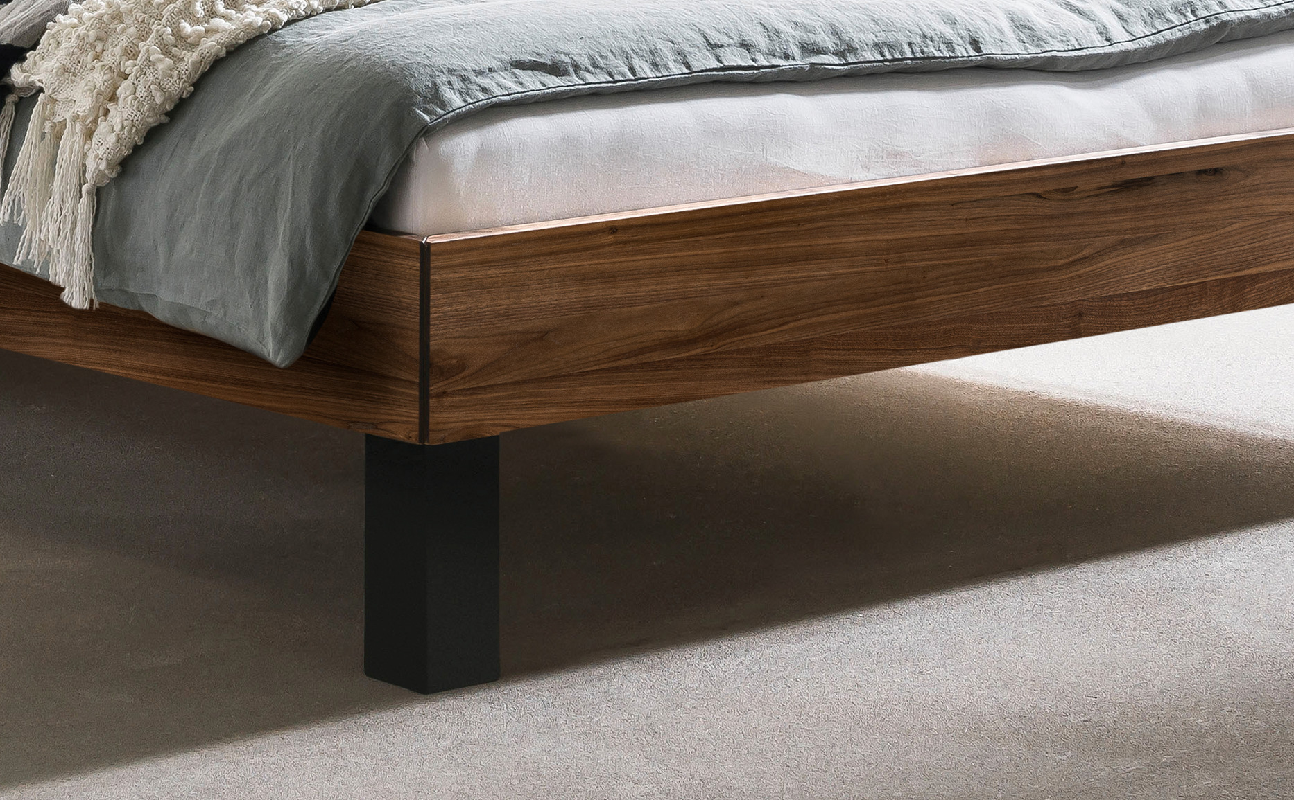 Singlebett Sondrio Nussbaum massiv Singlebett Sondrio Nussbaum massiv