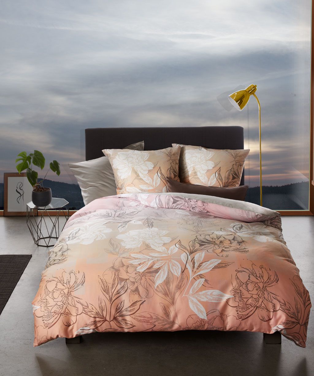 Bettwäsche in Pastellfarben mit grossen Blüten und Blättern Bettwäsche in Pastellfarben mit grossen Blüten und Blättern