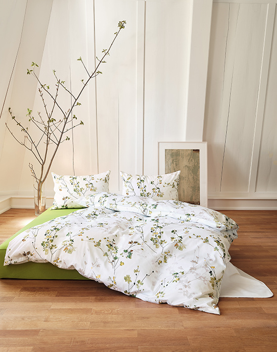 Satin-Bettwasche-Filigrana-mit-Blutenmuster-in-Wasserfarbenmotiv Bettwäsche Filigrana von Divina